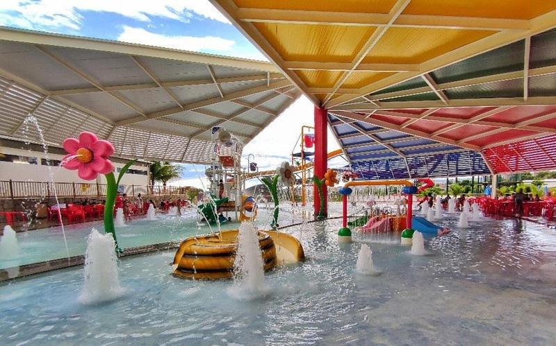 Piazza Diroma Acesso Diroma Acqua Park Gratuito Star Temporada Aparthotel Caldas Novas Exterior photo